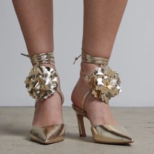 New York & Co. Women's Floral-Detail Wrap-Strap Kitten Heel
Brand new. Not worn